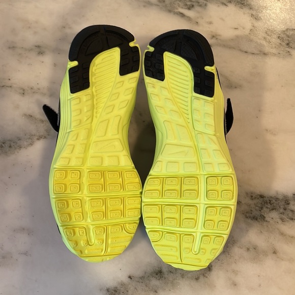 NWT, Nike lunarglide, youth size 2.5 - Picture 4 of 6
